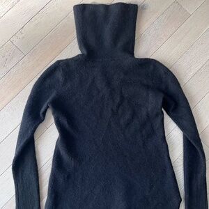 Athleta Women’s XS 100% Cashmere Turtleneck Sweater – Black